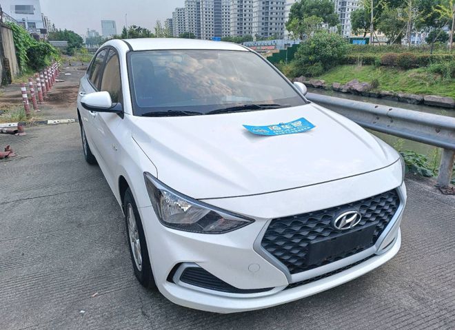 剛拿駕照買二手車練手這輛開了3年的現(xiàn)代悅動合適嗎？kaiyun網站(圖2)