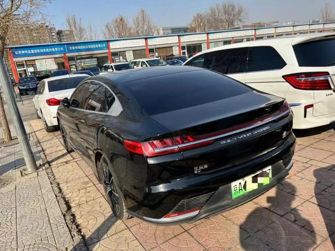 kaiyun網(wǎng)站新車(chē)頻繁降價(jià)二手車(chē)連續(xù)暴跌新能源二手車(chē)流通成難題(圖3)